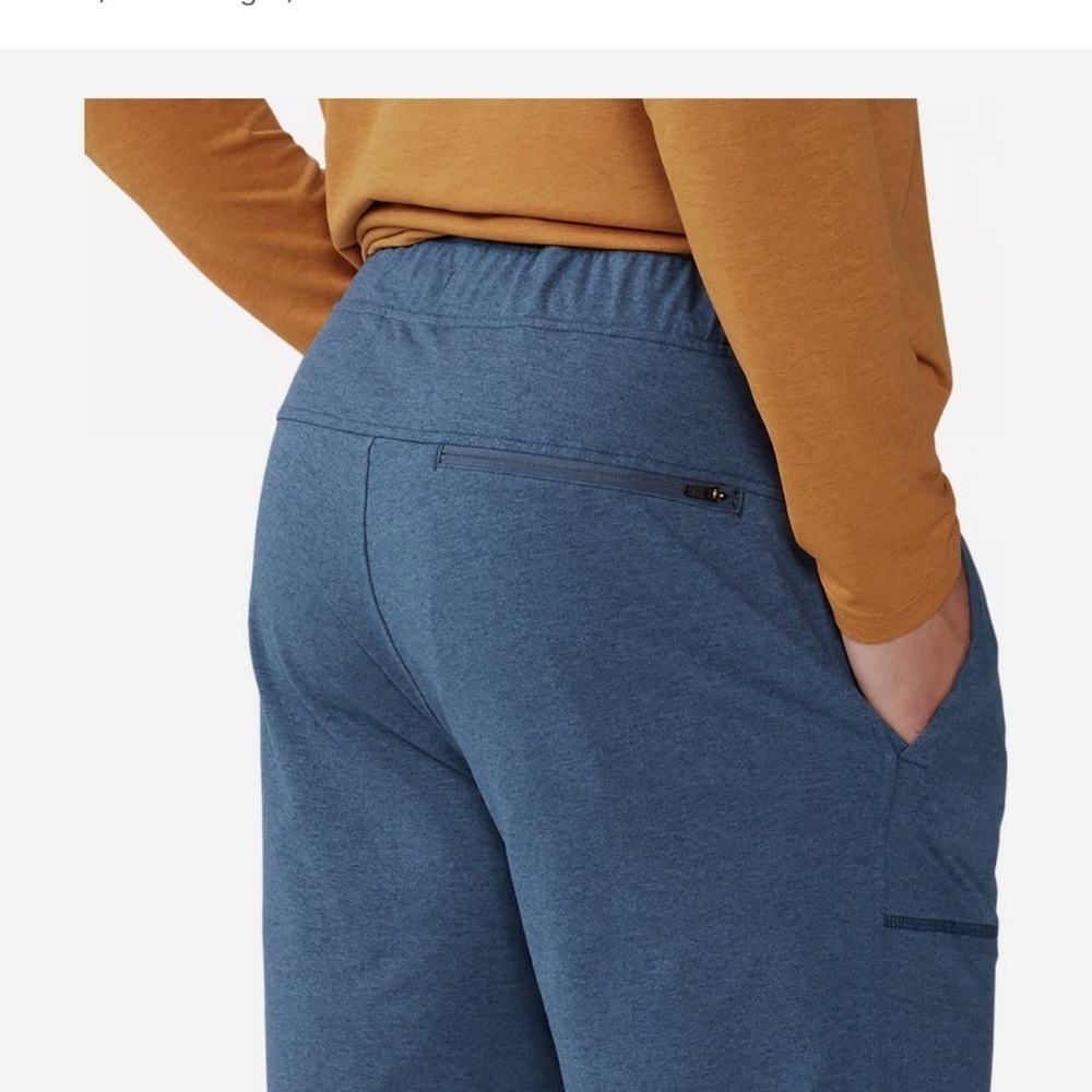 Mountain Hardware Chillaction Shorts - Picture 4 of 11